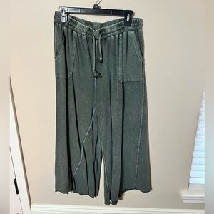 Easel crop pants